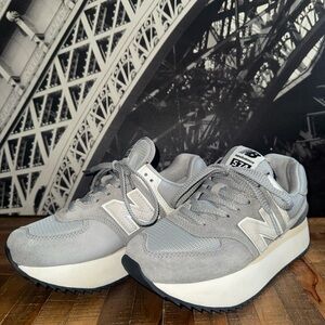 New balance grey and White Sneakers